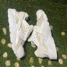 Load image into Gallery viewer, Kids Size 4 (GS) - Nike Huarache Run Low White Pure Platinum