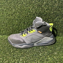 Load image into Gallery viewer, Size 8 - Jordan Mars 270 Electric Green