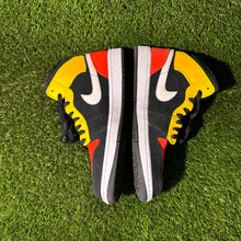 Load image into Gallery viewer, Size 9.5 - Air Jordan 1 SE Mid Amarillo