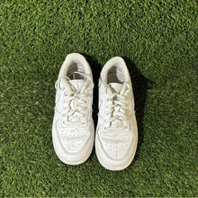 Load image into Gallery viewer, Size 1 (PS) - Kids Nike Force 1 LE Low Triple White