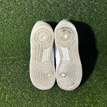 Load image into Gallery viewer, Size 9.5 - Nike Air Force 1 '07 Low Triple White
