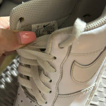 Load image into Gallery viewer, Size 7 - Nike Air Force 1 &#39;07 White Women’s
