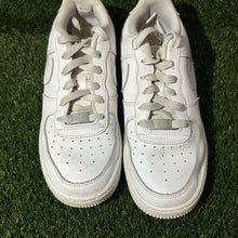 Load image into Gallery viewer, Size 6.5 (GS) - Kids Nike Air Force 1 LE Low Triple White
