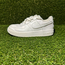 Load image into Gallery viewer, Size 13.5 (PS) - Kids Nike Force 1 LE Low Triple White
