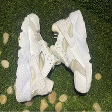 Load image into Gallery viewer, Kids Size 4 (GS) - Nike Huarache Run Low White Pure Platinum
