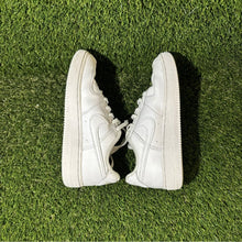 Load image into Gallery viewer, Size 1 (PS) - Kids Nike Force 1 LE Low Triple White
