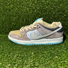 Load image into Gallery viewer, Nike Dunk SB Big Money Savings
