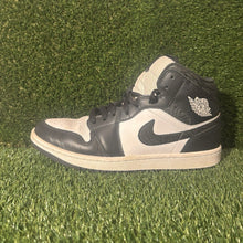 Load image into Gallery viewer, Size 8 - Air Jordan 1 SE Mid Panda Elephant
